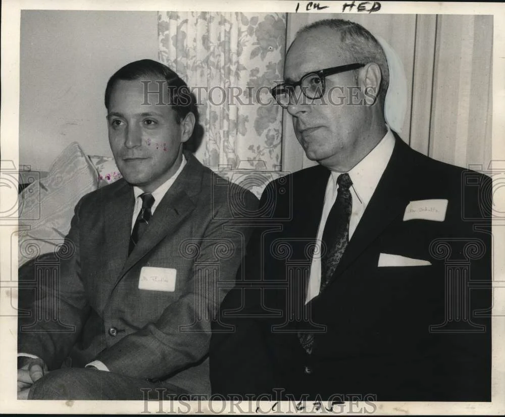 1969 Press Photo Donald F. Schultz & Frank Friedler Jr of Travelers Aid Society