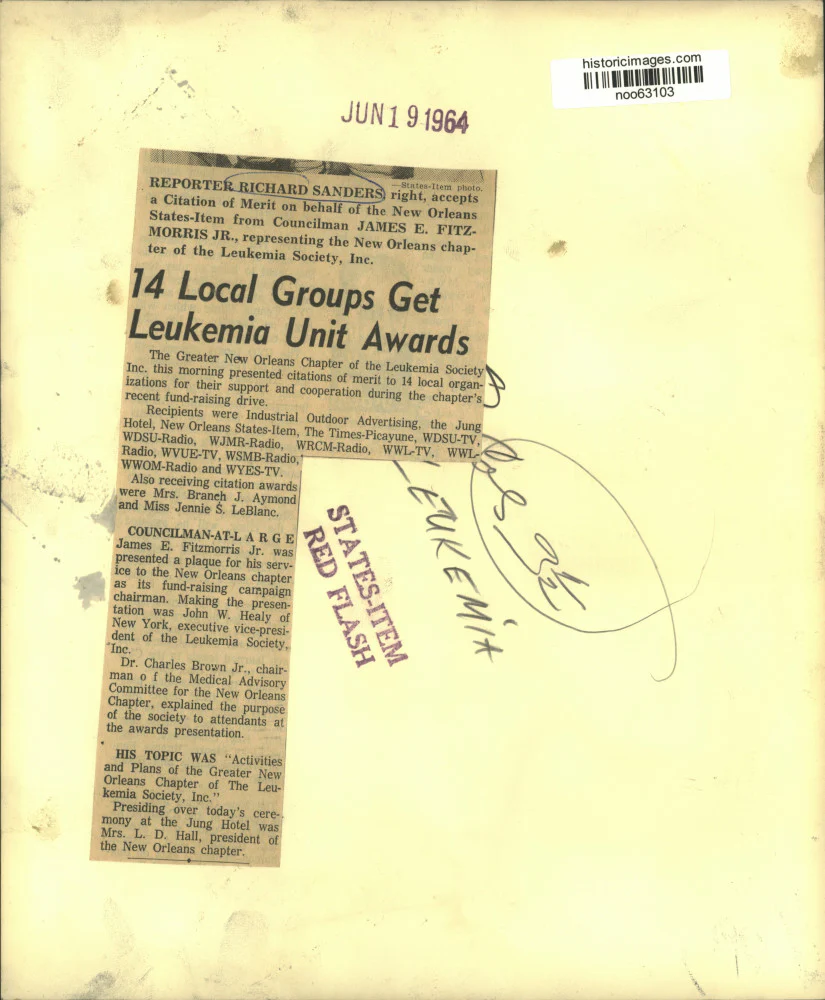 1964 Press Photo Richard Sanders, Reporter, Given Citation From Leukemia Society - Image 2