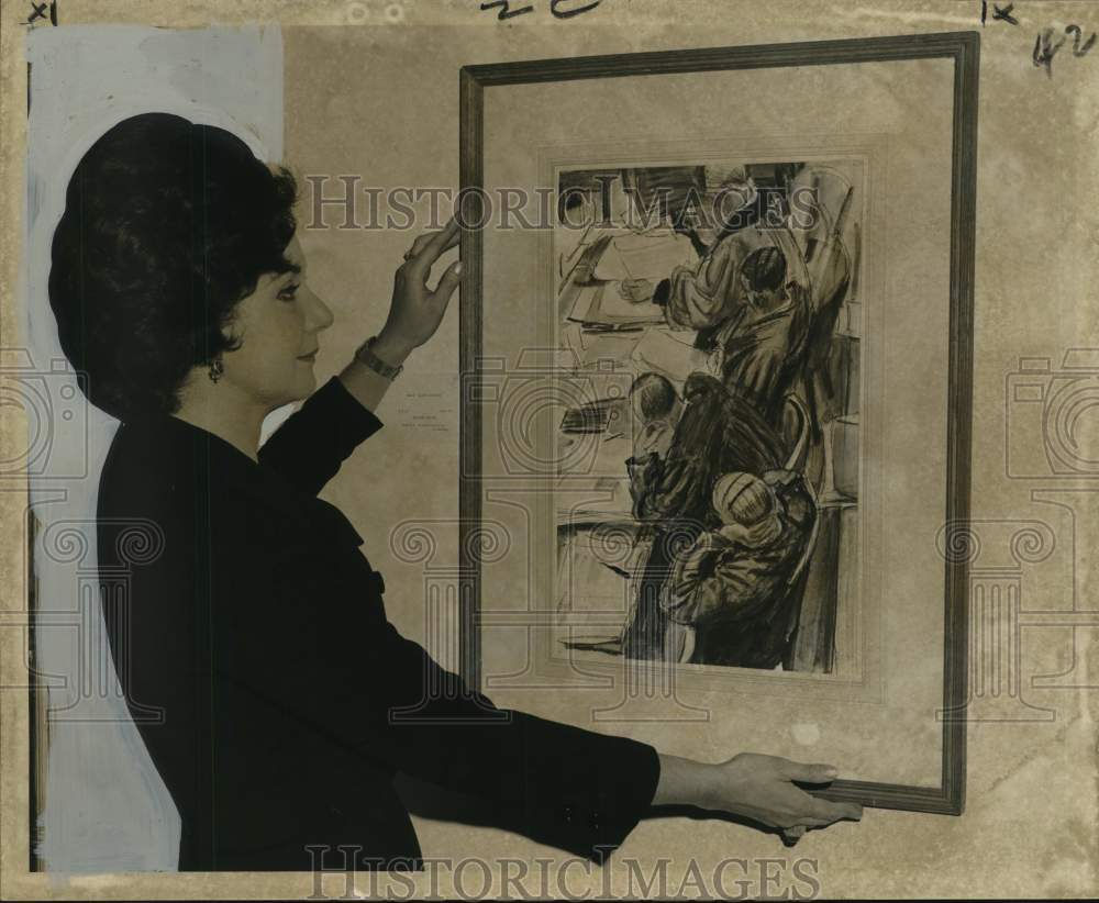 1971 Press Photo Mrs. Kurt Schon admires Dame Laura Knight's Nuremberg sketch.