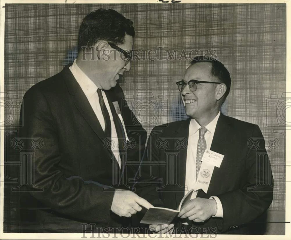 1963 Press Photo Petroleum Engineers L.P. Whorton and J.C. Calhoun at meeting