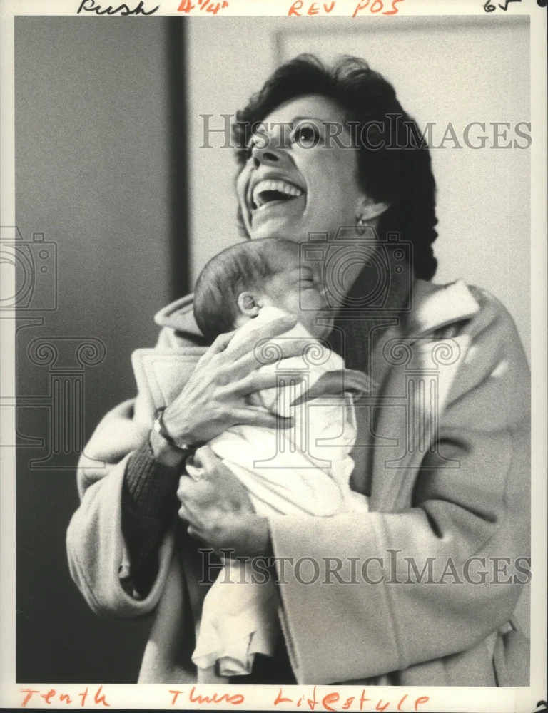 1980 Press Photo Carol Burnett stars in "The Tenth Month," CBS/TV - nop12419