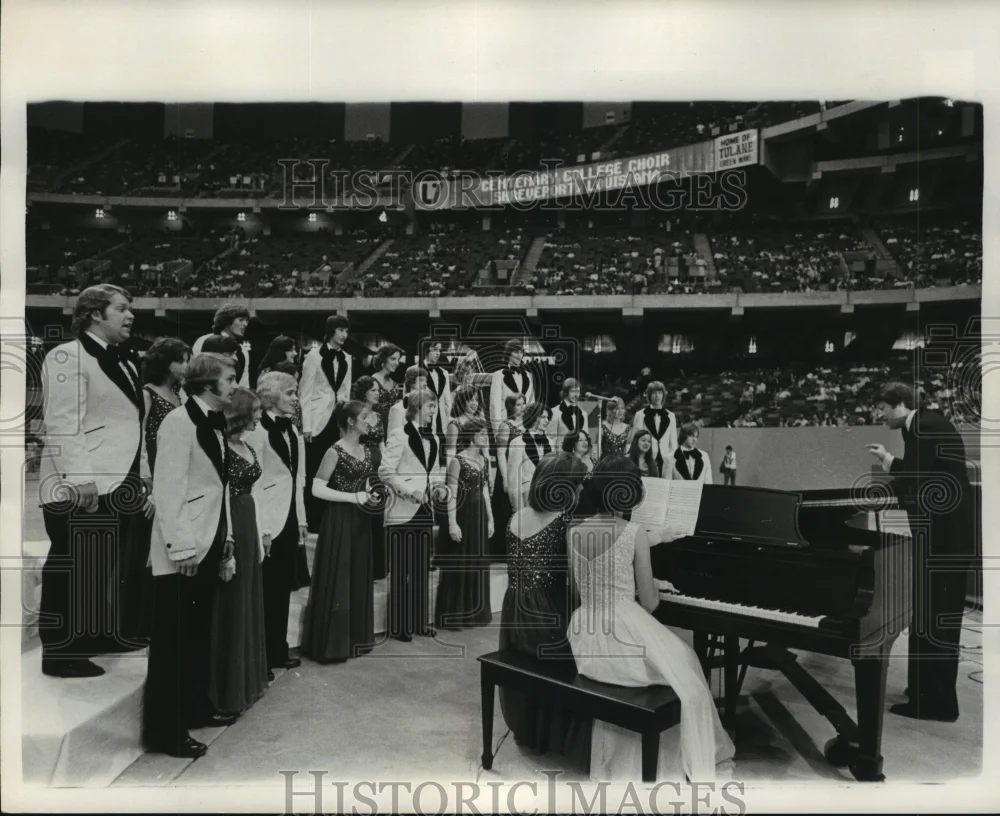 1975 Press Photo The Centenary College Choir opens Superdome festivities.