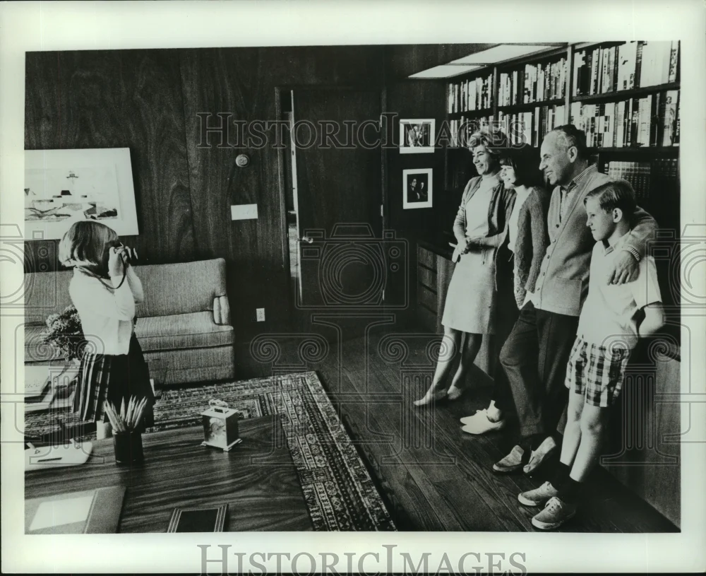 1968 Press Photo Above Arthur Hailey with his family, Napa Valley, California