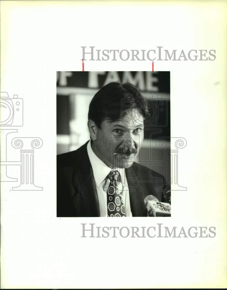 1992 Press Photo John Hill at Saints Hall of Fame ceremony induction, Kenner