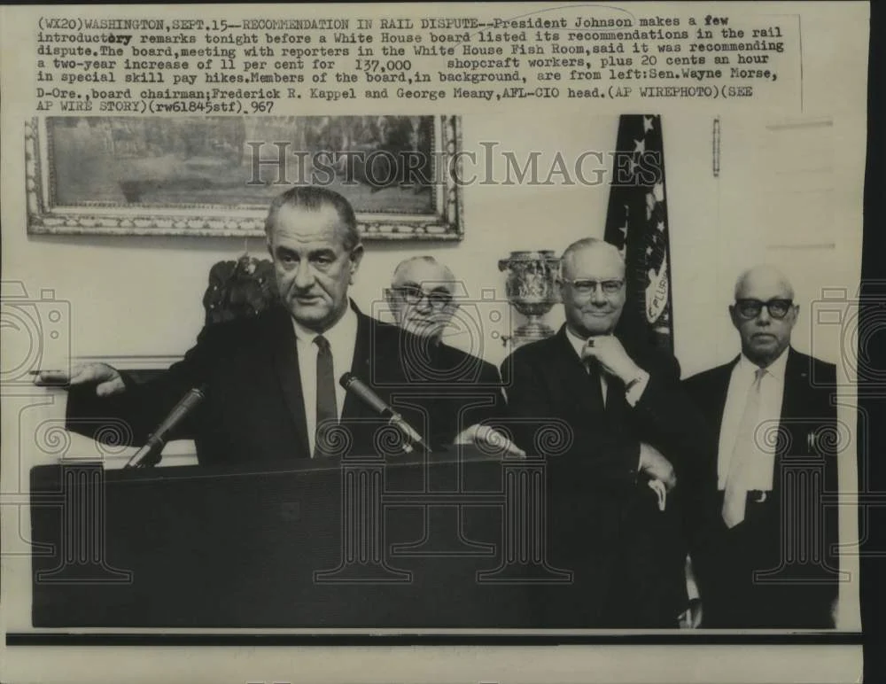 1967 Press Photo President Johnson attends White House meeting on rail disputes