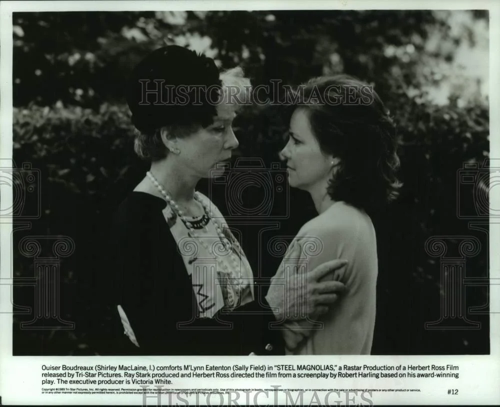 1989 Press Photo Shirley MacLaine comforts Sally Field in "Steel Magnolias."