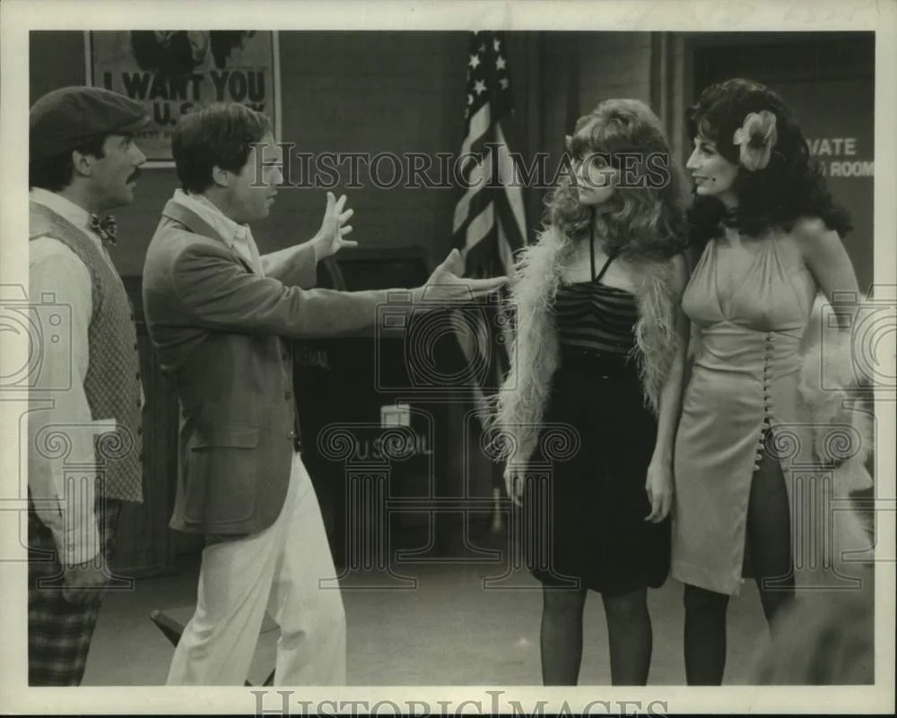 1979 Press Photo Penny Marshall and other cast members of "Laverne & Shirley