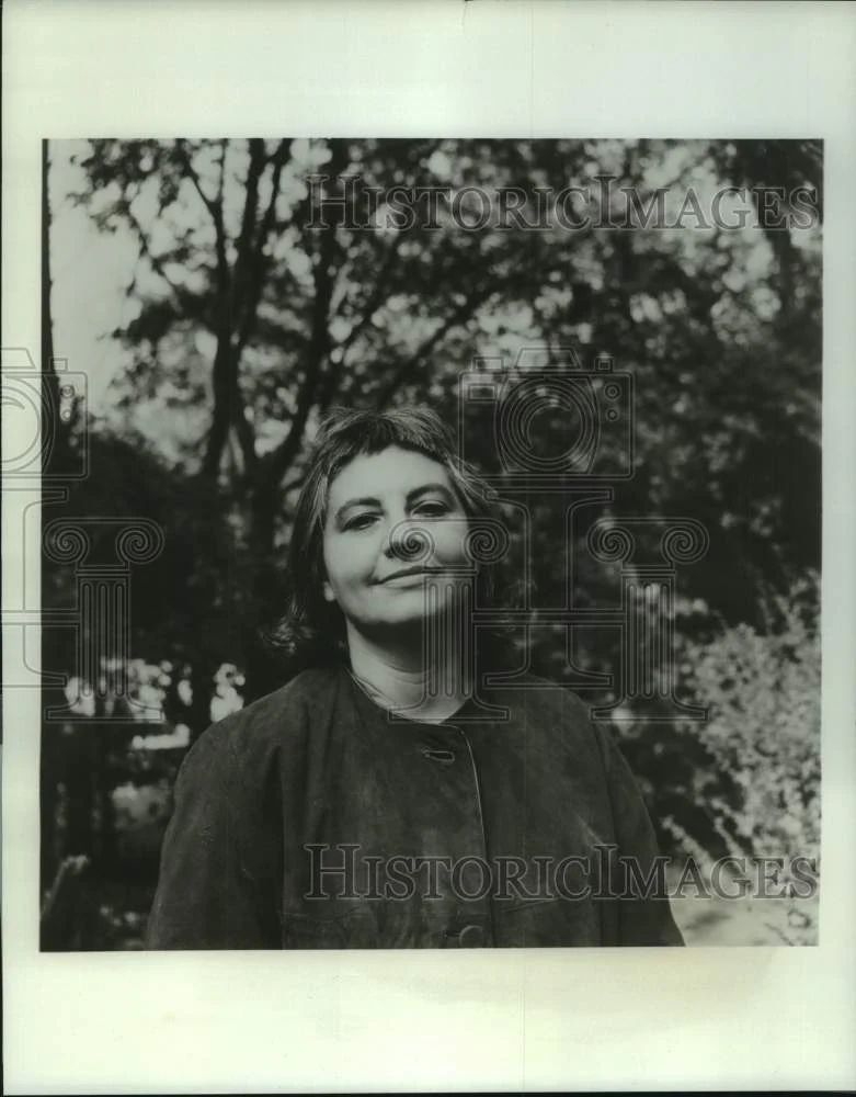 1964 Press Photo Arona McHugh, author A Banner with a Strange Device.