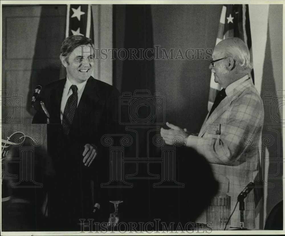 1978 Press Photo Walter Mondale preparing to speak in New Orleans - nop57398
