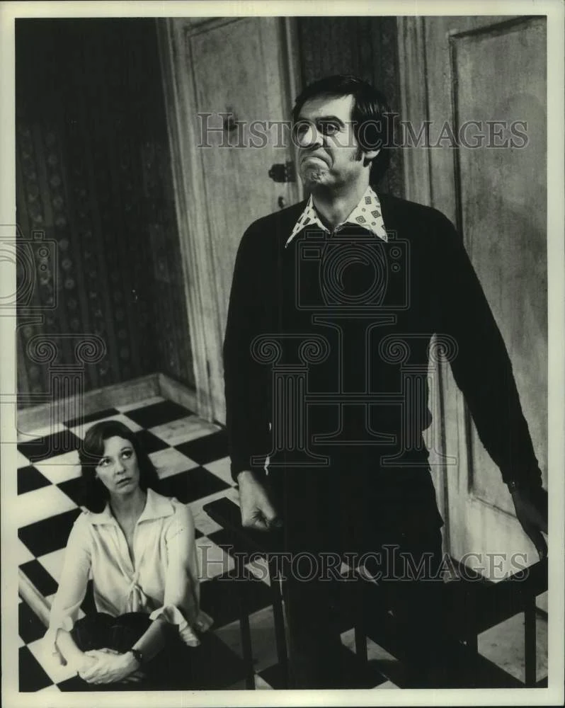 1972 Press Photo Man and Woman in room with checkerboard floor - nop62770
