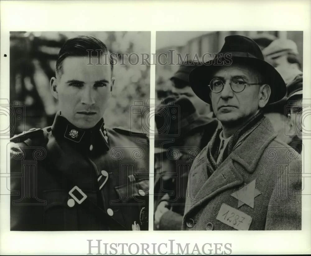 1997 Press Photo Ralph Fiennes and Ben Kingsley star in "Schindler's List."