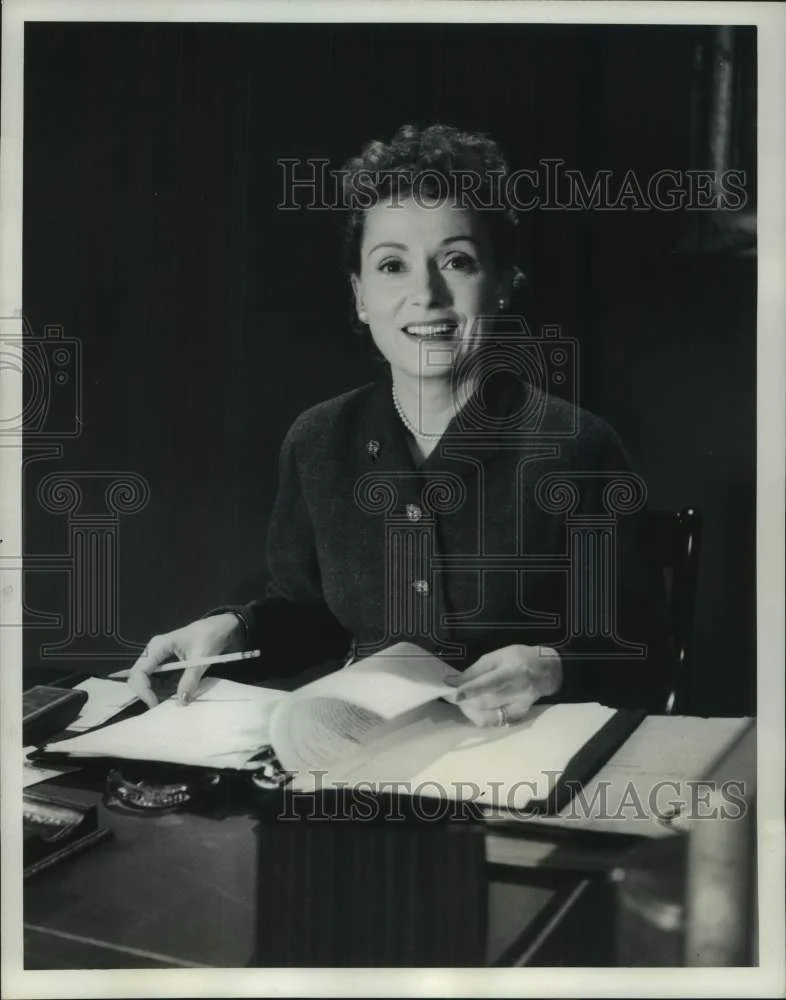 1954 Press Photo Martha Scott, Narrator of Modern Romances on NBC-TV - nop75860