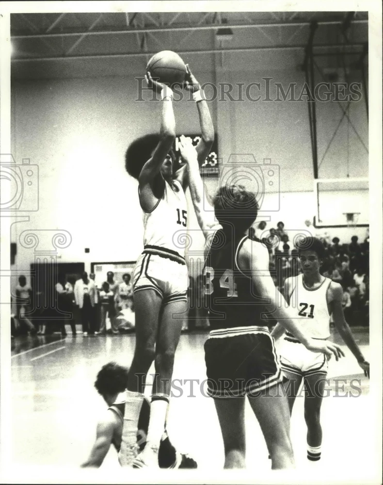 1979 Press Photo Basketball St. Augustine's Cedric Bailey Goes for Jumper