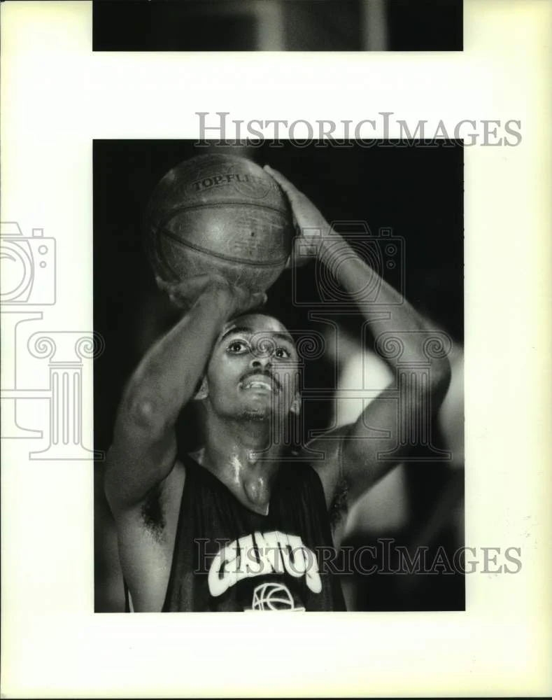1995 Press Photo Ganus High basketball player Dino Daniels - nos13380