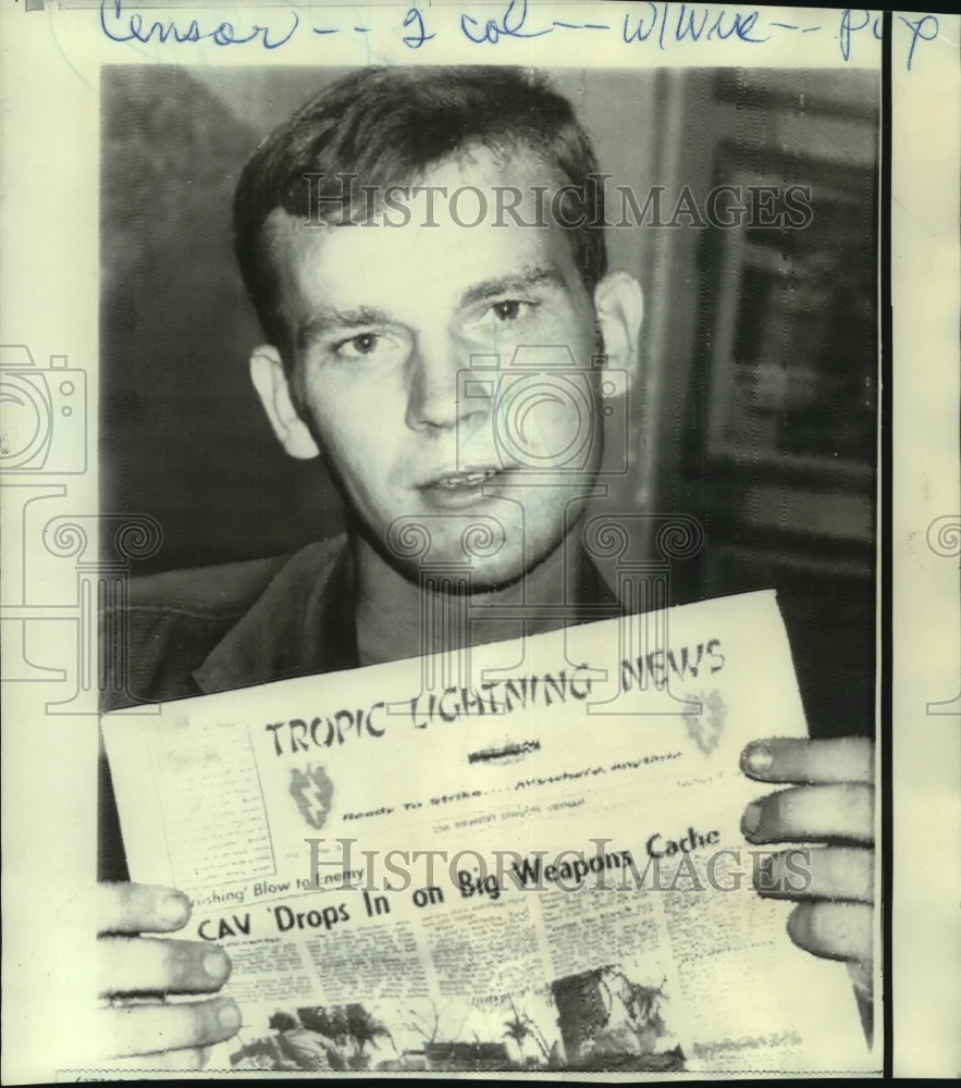 1970 Press Photo Specialist Fitzpatrick holds copy of "Tropic Lighting News."