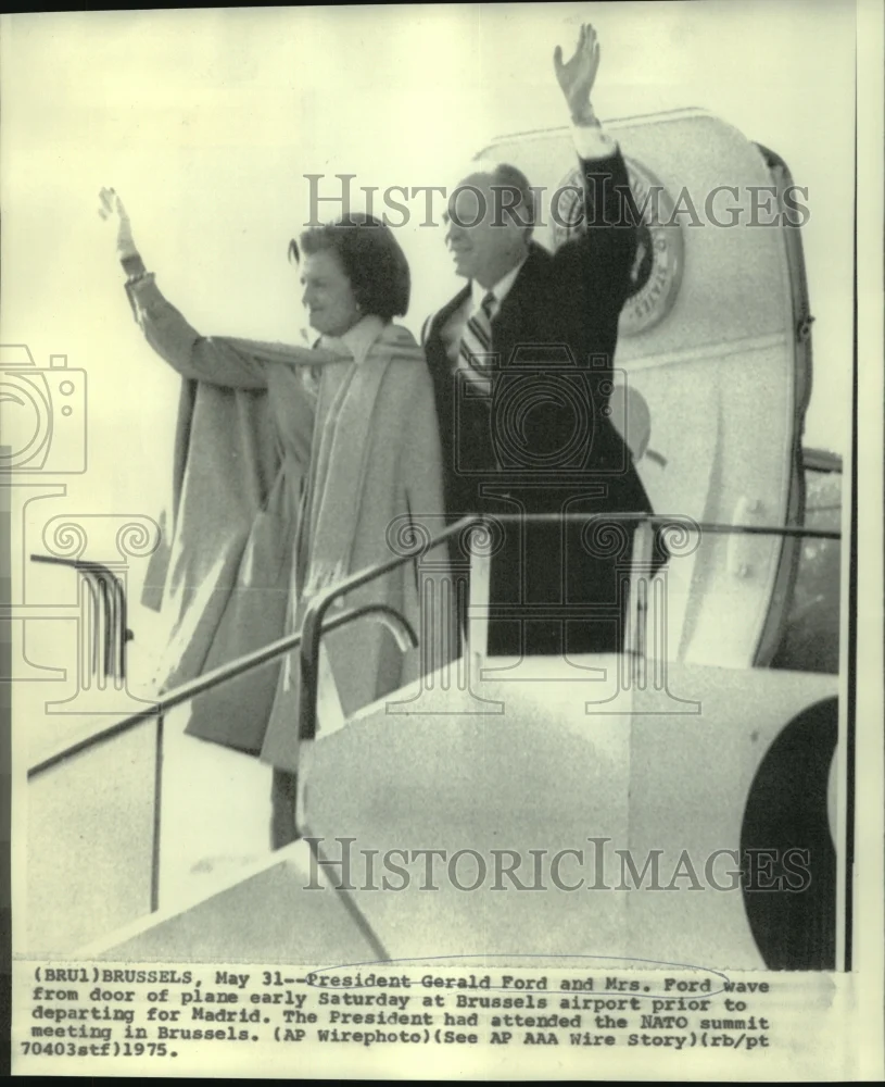 1975 Press Photo President & Mrs. Ford depart Brussels for Madrid. - now00387