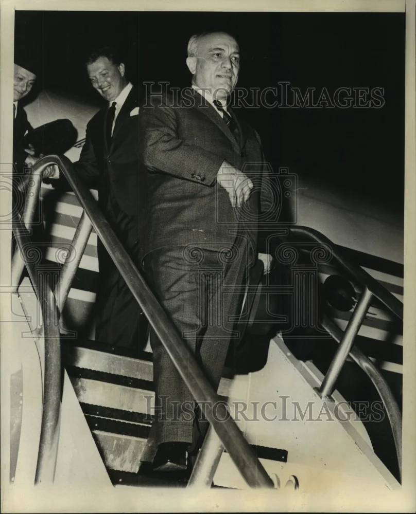 1961 Press Photo Italian Prime Minister leaving plane at Idlewild Airport, NY
