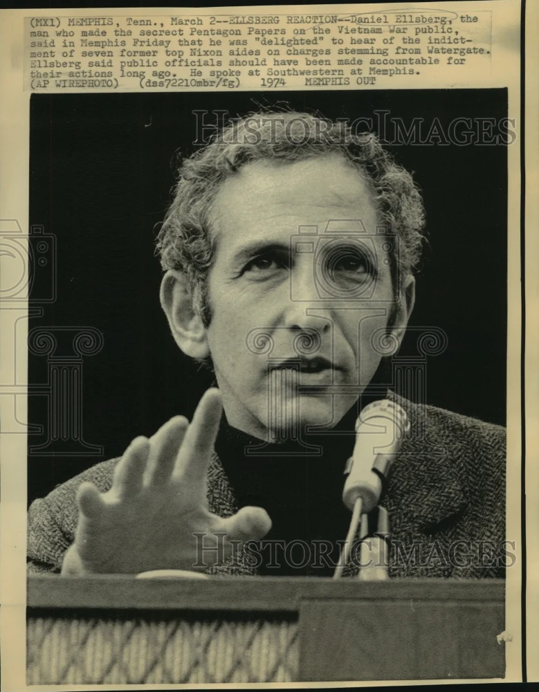 1974 Press Photo Daniel Ellsberg speaking at Southwestern in Memphis, TN