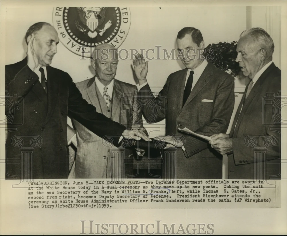 1959 Press Photo William Franke with others takes Defense Post oath - now02299