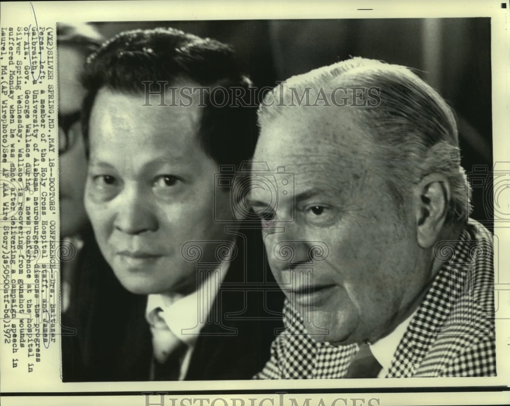 1972 Press Photo Drs. Perez & Galbraith discuss George Wallace recovery
