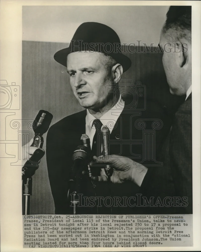 1964 Press Photo Freeman Frazee, President of Pressman's Union, with newsmen