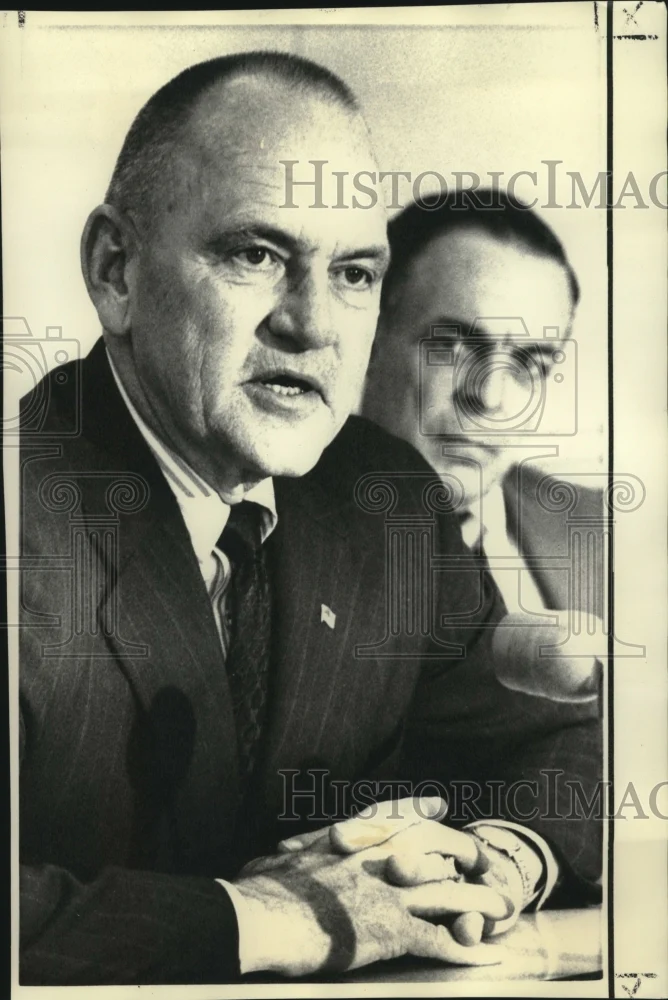 1972 Press Photo FBI's Patrick Gray & Joseph Sylvester at press conference in LA
