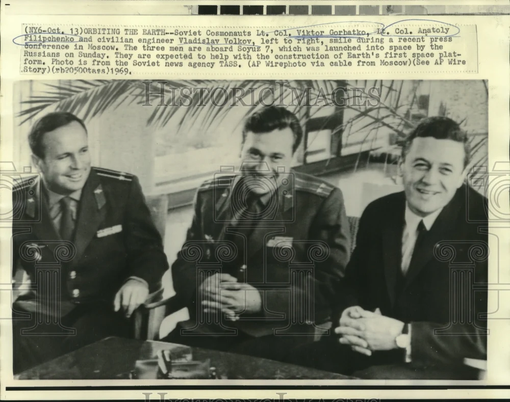 1969 Press Photo Lt. Col. Flipchenko & other cosmonauts at press conference
