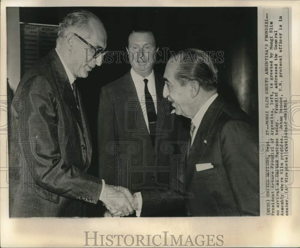 1961 Press Photo Argentine President Frondizi greeted by Slim & other at U.N.