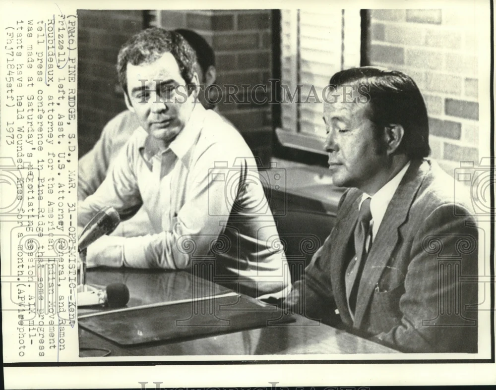 1973 Press Photo Kent Frizzell & Roubideaux, AIM attorney, at news conference