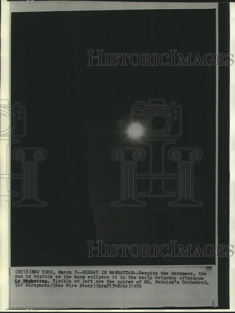 1970 Press Photo Sun is visible as moon eclipses it early Saturday afternoon