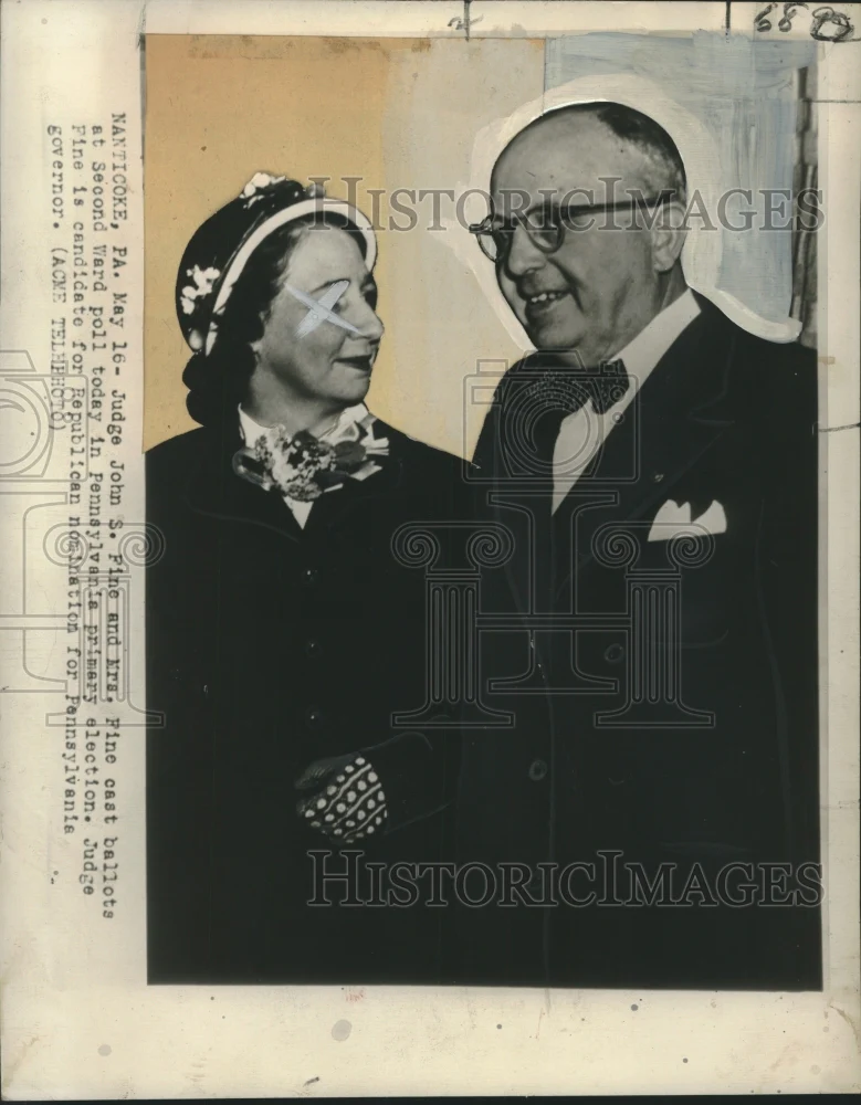 1950 Press Photo Judge & Mrs. John Fine cast ballots in PA governor primary