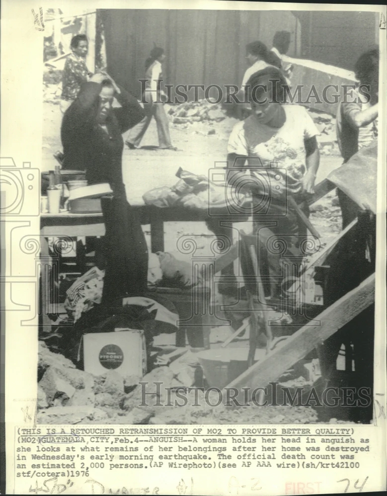 1976 Press Photo Guatemalan Indian woman devastated by earthquake damage
