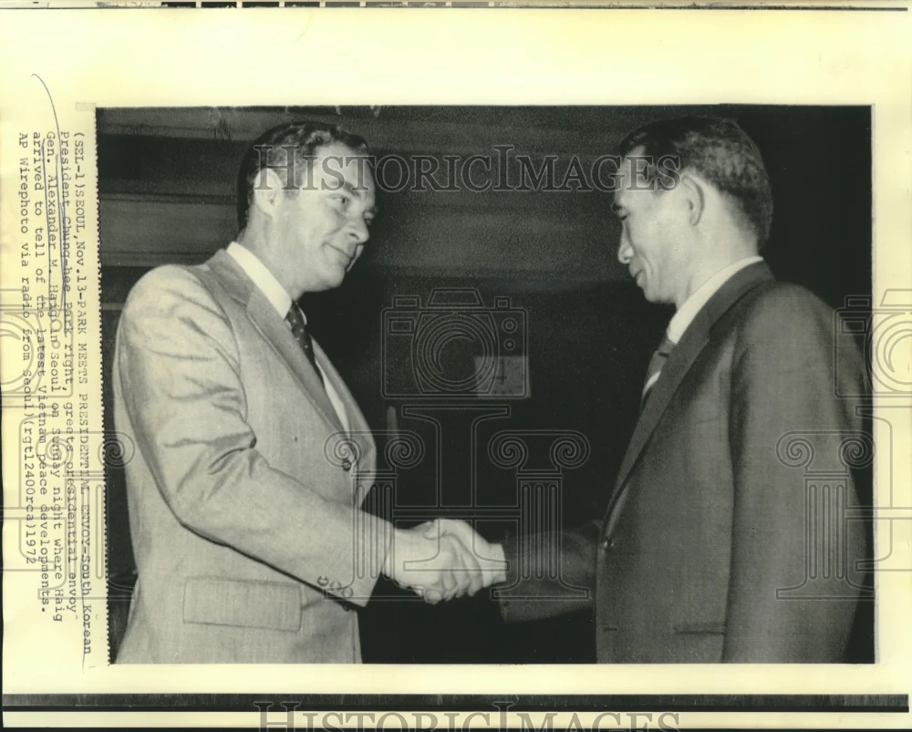1972 Press Photo South Korean President Chung-hee greets General Haig in Seoul