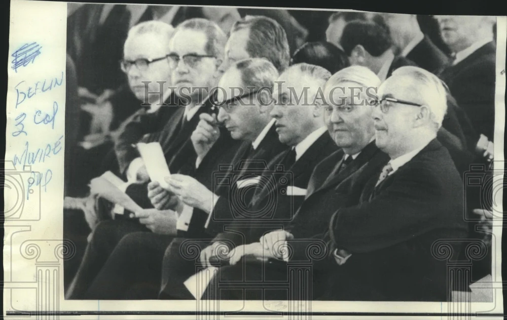 1969 Press Photo Officials at West German Federal Assembly in West Berlin