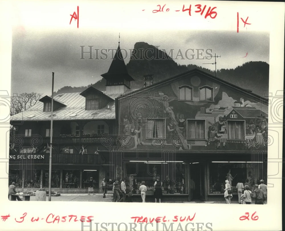 1986 Press Photo Oberammergau buildings feature religious murals. - now05361