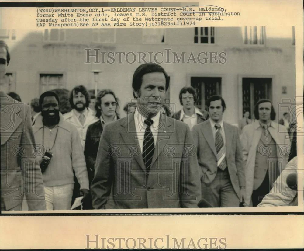 1974 Press Photo H.R. Haldeman leaving U.S. District Court in Washington