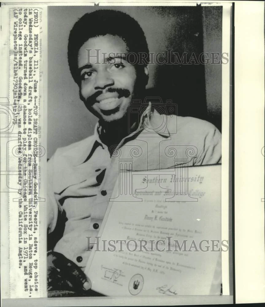 1975 Press Photo Top Draft choice Danny Goodwin with Southern University diploma