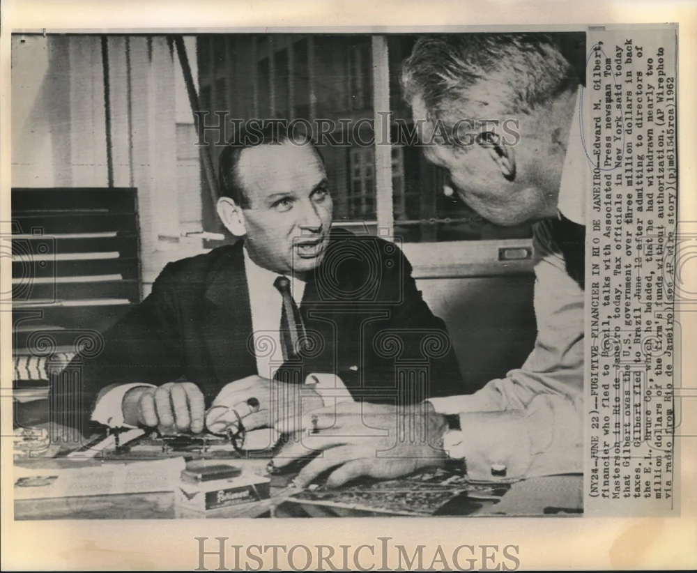 1962 Press Photo Fugitive financier Edward Gilbert with AP newsman Masterson