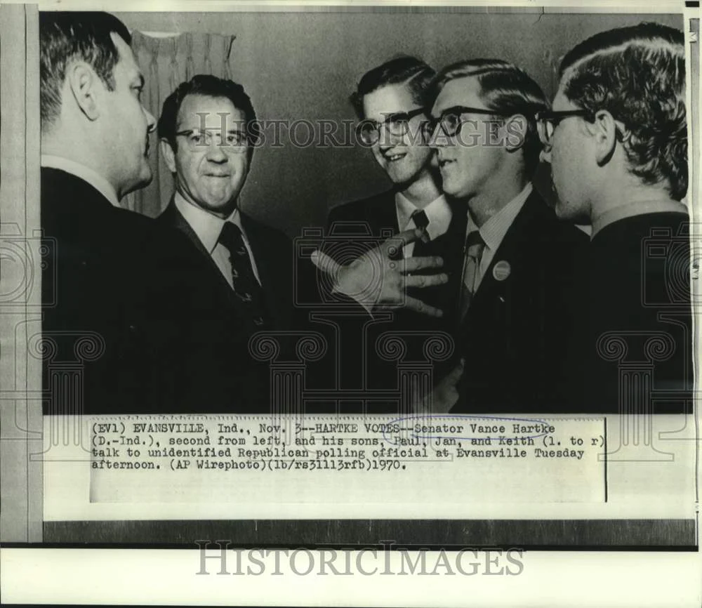 1970 Press Photo Senator Vance Hartke & sons with Indiana polling official