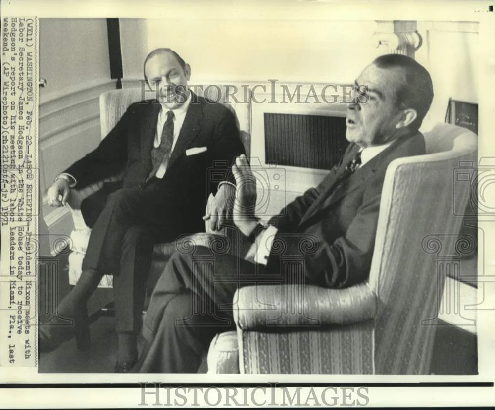 1971 Press Photo President Nixon & Labor Secretary Hodgson meet in White House