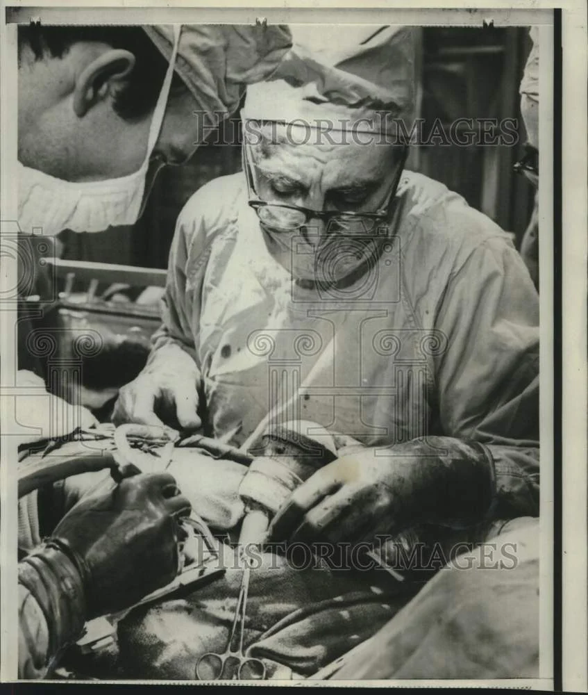 1966 Press Photo Heart operation performed with heart pump