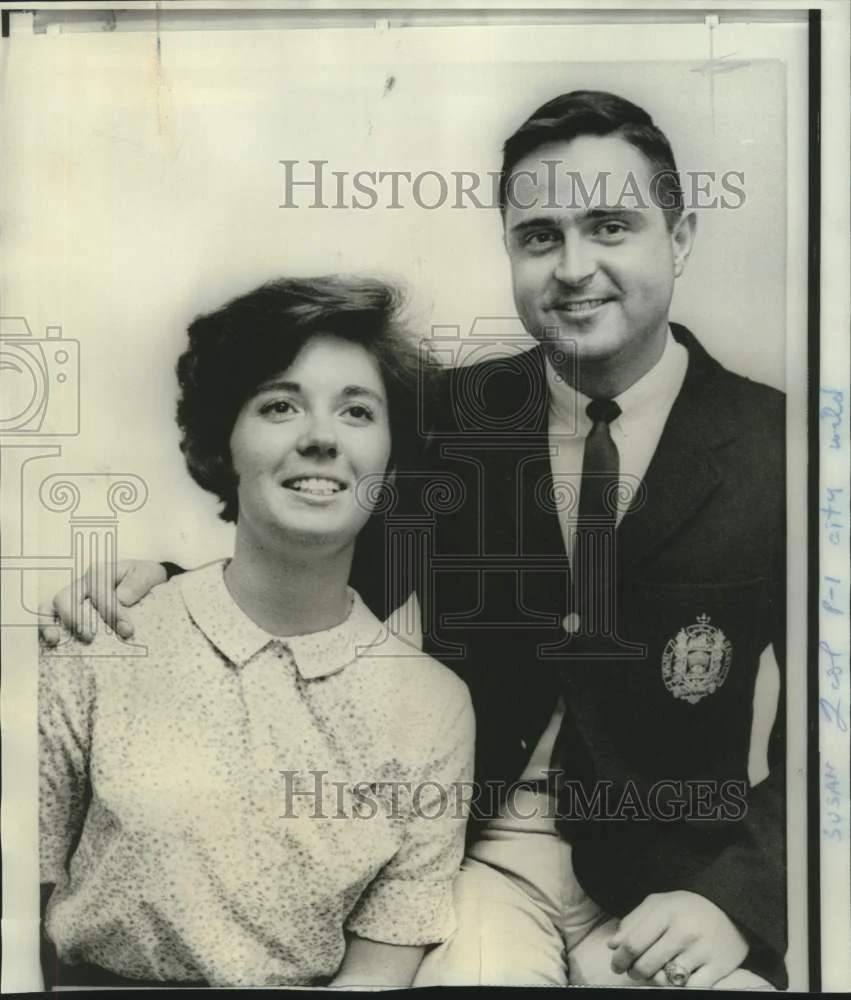 1966 Press Photo Naval Academy June Week Color Girl Susan Hamilton & McKenney