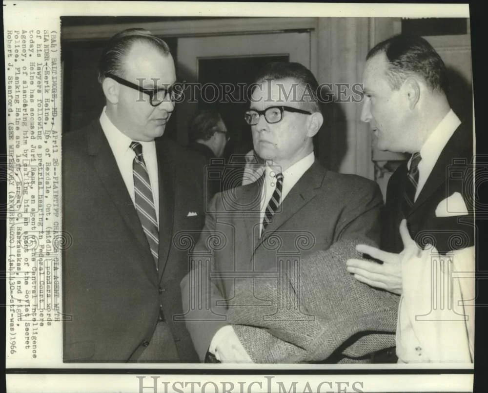 1966 Press Photo Eerik Heine with attorneys at Federal Court in Baltimore, MD