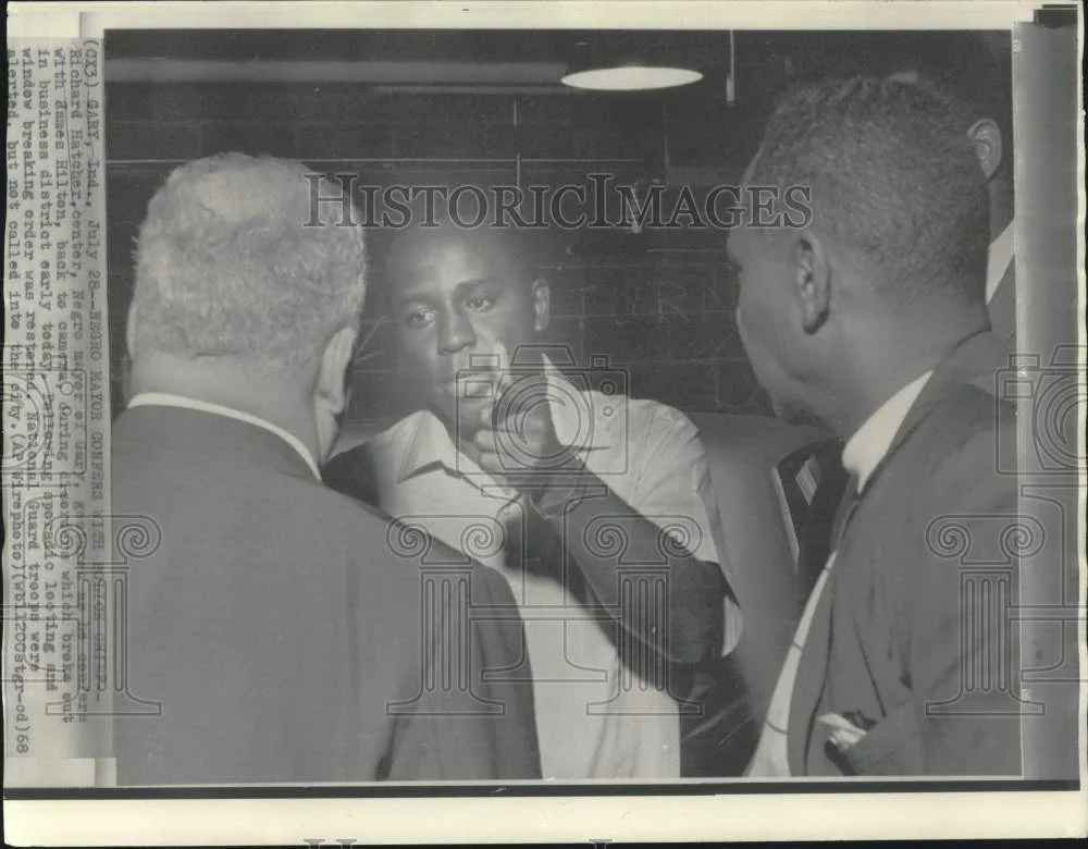 1968 Press Photo Mayor Richard Hatcher & others during protest in Gary, IN