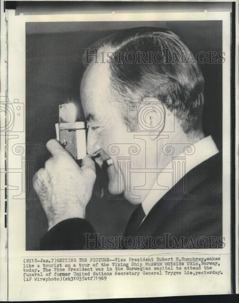 1969 Press Photo Vice President Humphrey snaps pictures at Viking Ship Museum