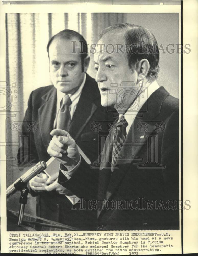 1972 Press Photo Senator Humphrey and Florida's AG Shevin at news conference