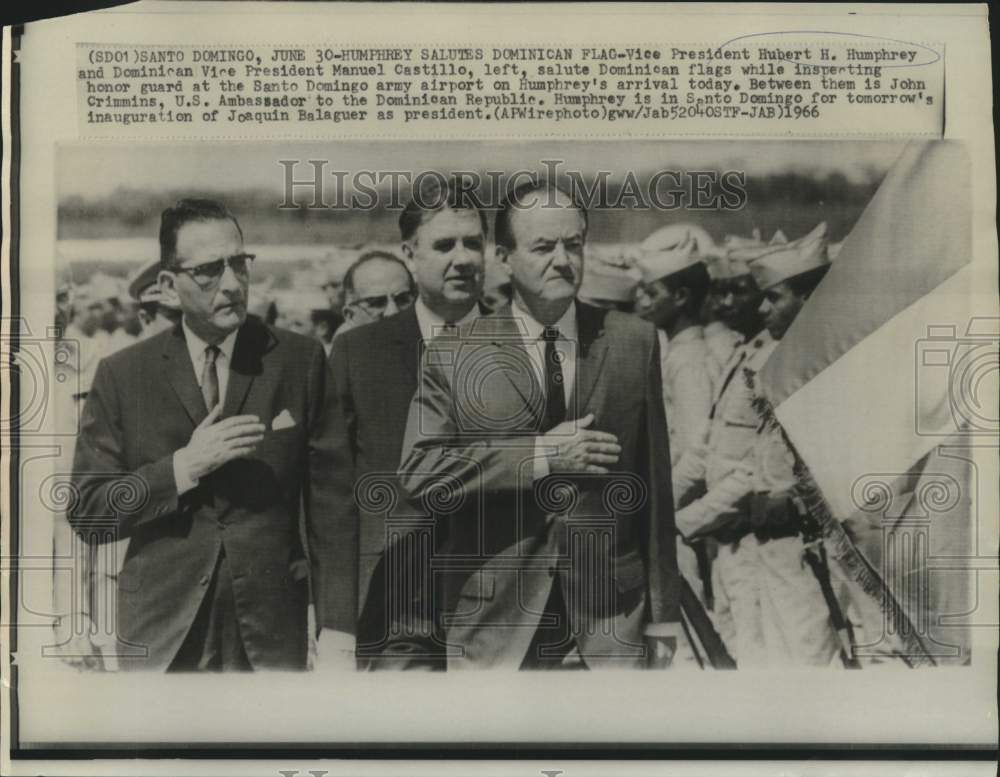 1966 Press Photo Vice President Humphrey and others salute Dominican flag