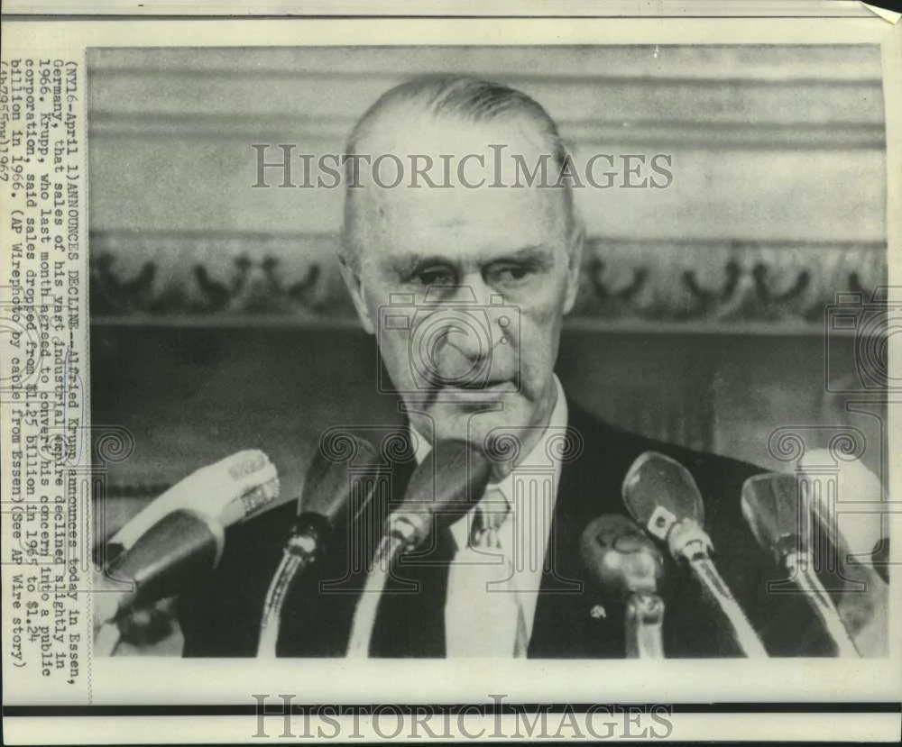 1967 Press Photo German Industrialist Alfried Krupp at news conference.