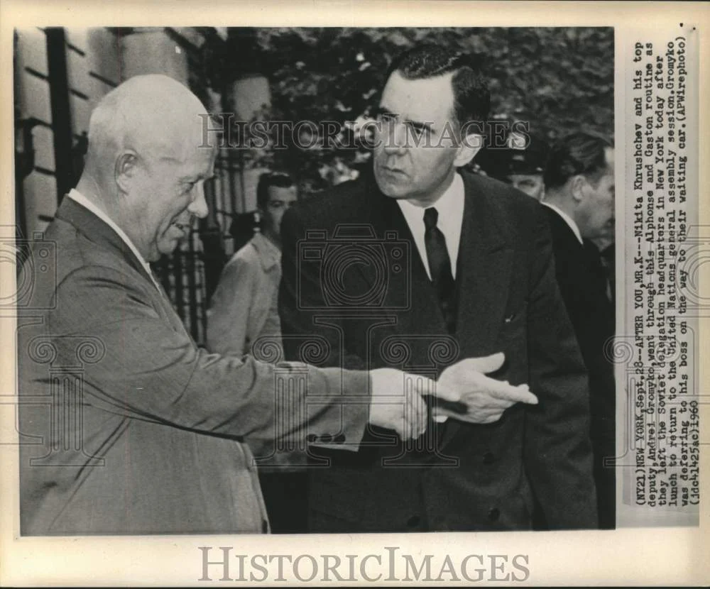 1960 Press Photo Nikita Khrushchev and Gromyko leave delegation to waiting car