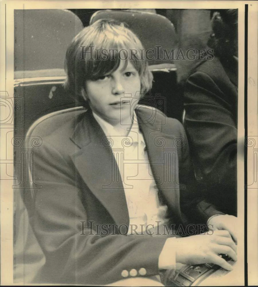 1974 Press Photo Edward M. Kennedy, Jr. watches Lakers-Celtics NBA game
